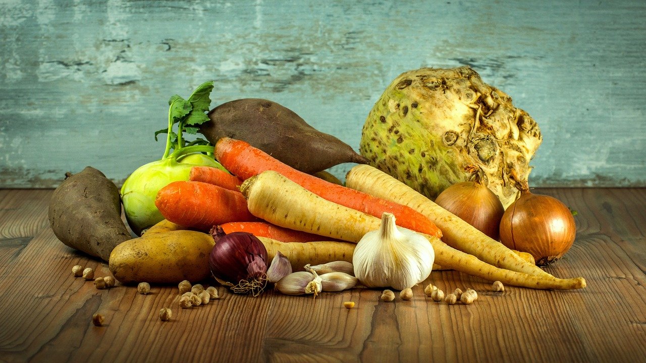 vegetables, carrots, garlic-1212845.jpg